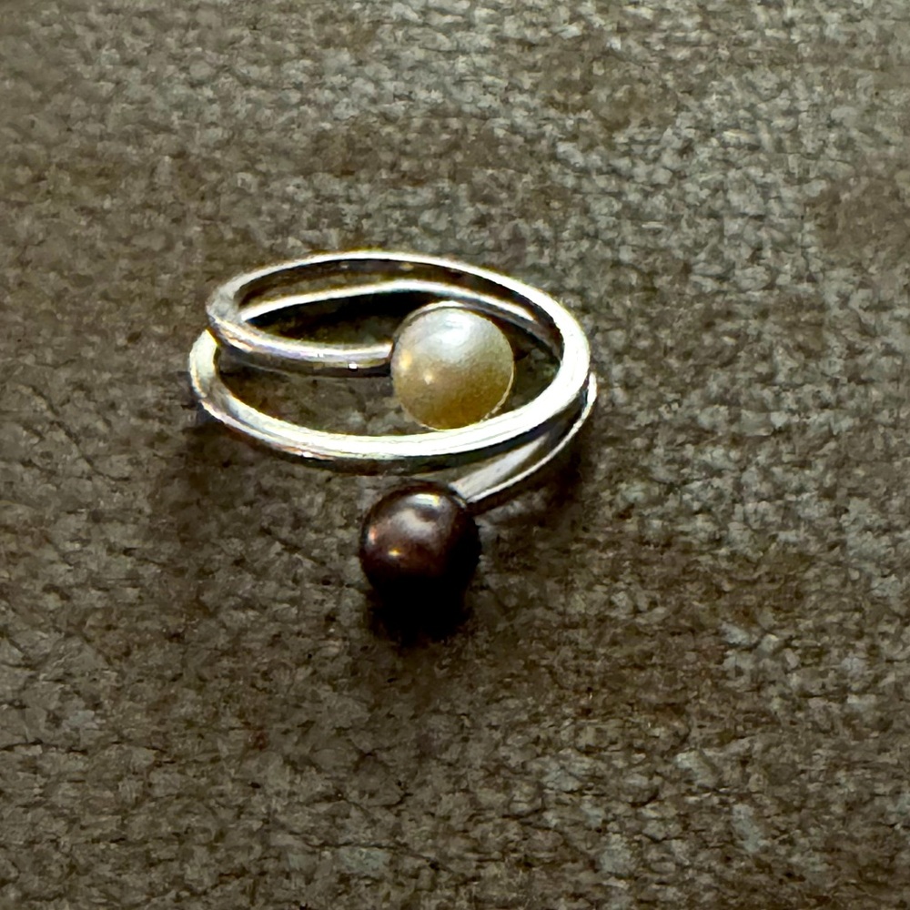 Cultured black and white pearl bypass ring